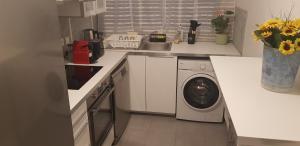 Kuhinja ili čajna kuhinja u objektu Cosy apartment close Eiffel Tower +4 fotografije