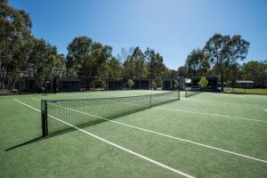Tasman Holiday Parks - Moama on the Murray内部或周边的网球和/或壁球设施