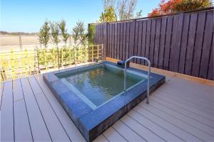 Bazén v ubytování Ooedo Onsen Monogatari Nagayama nebo v jeho okolí