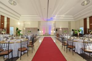 Restaurace v ubytování Holiday Suites + 37 fotografií
