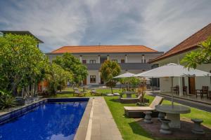 Πισίνα στο ή κοντά στο The Uma Canggu by Dewata