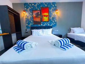 Letto o letti in una camera di Kuda Vilu, Mathiveri, Maldives