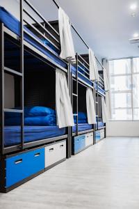 Summer House Sydney City - formerly Sydney Backpackers客房内的一张或多张床位