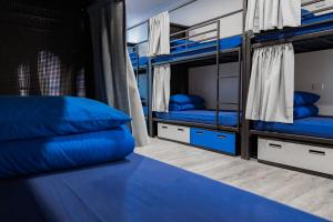 Summer House Sydney City - formerly Sydney Backpackers客房内的一张或多张床位