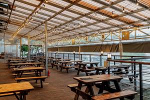 海洋之滨雪岳山海滩度假公寓式酒店餐厅或其他用餐的地方