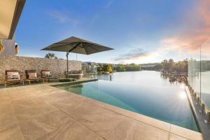 The swimming pool at or close to 'Infinity's Edge' Darwin Luxury Waterfront Oasis