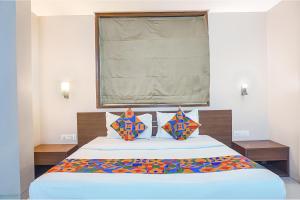 Postel nebo postele na pokoji v ubytování FabHotel Classic Executive