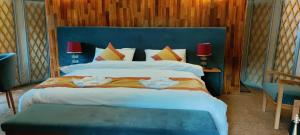 Ένα ή περισσότερα κρεβάτια σε δωμάτιο στο Apex Hotels and Resorts Skardu