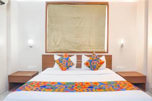 Postel nebo postele na pokoji v ubytování FabHotel Classic Executive