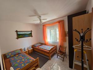 a bedroom with two beds and a window at Apartment Stula in Omišalj