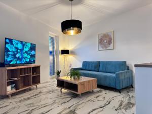 Μια τηλεόραση ή/και κέντρο ψυχαγωγίας στο Apartments Sered
