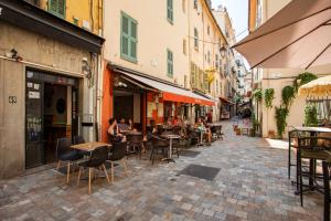 En restaurant eller et andet spisested på C11 - 1 BDR Rue Meynadier 5min Palais Festivals & Sea - AC