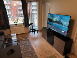 TV a/nebo společenská místnost v ubytování New Modern 2 room Apartment with 2 beds & FREE PARKING