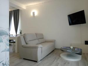 TV a/nebo společenská místnost v ubytování Euphoria Guest House