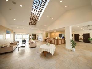 O zonă de relaxare la HOTEL HOLISTIC RESORT - Vacation STAY 34544v