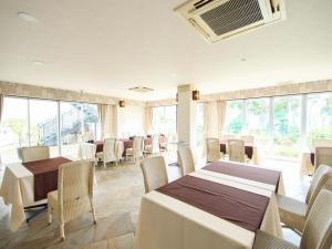 O zonă de relaxare la HOTEL HOLISTIC RESORT - Vacation STAY 34544v