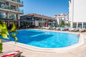 Bazén v ubytování Marmaris Alkan Hotel nebo v jeho okolí