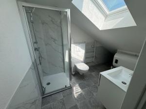 Koupelna v ubytování Studio eucalyptus charmant élégant et fonctionnel Centre ville