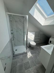 Koupelna v ubytování Studio eucalyptus charmant élégant et fonctionnel Centre ville