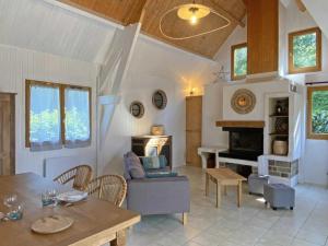 Galeriebild der Unterkunft Chalet bois tout confort, nature et calme - FR-1-497-213 in Chaumont