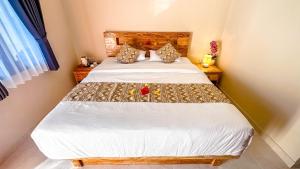 Postel nebo postele na pokoji v ubytování Adhi Homestay
