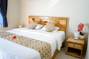 Postel nebo postele na pokoji v ubytování Adhi Homestay