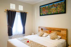 Postel nebo postele na pokoji v ubytování Adhi Homestay