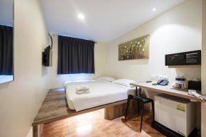 Postel nebo postele na pokoji v ubytování Fragrance Hotel - Balestier