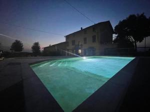 The swimming pool at or close to La Valle dei Vigher