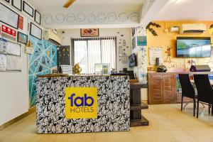 a restaurant with a job horlicks sign on a counter at Hotel Dewa - Nr Dabolim Airport in Vasco Da Gama