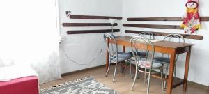 a room with a table and chairs and a bed at Глинената къща в Дълги Дел in Dŭlgi Del