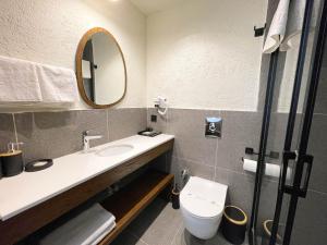 Ванная комната в Now Boutique Hotel