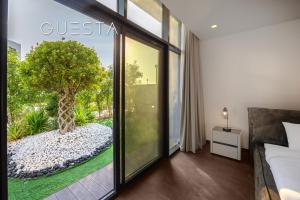 Fotografie z fotogalerie ubytování Damac Hills - Villa with Golf Course and Lake View v Dubaji