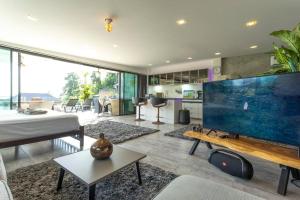 Χώρος καθιστικού στο 4 private modern Apartments SeaView Sleeps 16 v104