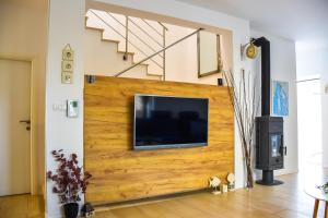 TV a/nebo společenská místnost v ubytování Villa Luna&Aurora