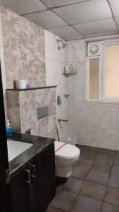 Ένα μπάνιο στο Lavishing 3 BHK at 15 Floor only for Family +10 φωτογραφίες