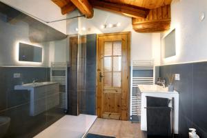 Ένα μπάνιο στο Casa Olma +22 φωτογραφίες