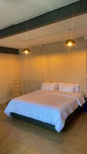 Ένα ή περισσότερα κρεβάτια σε δωμάτιο στο Peppermint Barn Hotel +12 φωτογραφίες