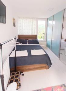 Letto o letti in una camera di Sighnaghi Art Hotel