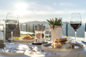 Makanan di atau berdekatan hotel