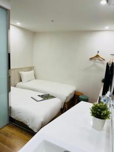 Postel nebo postele na pokoji v ubytování Apause Inn