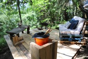 a pot sitting on a wooden table in a yard at Mirror globe Kandasphere in Saint-Gervais-les-Bains