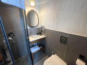 Ванная комната в Now Boutique Hotel