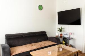 Телевизор и/или развлекательный центр в Apartman Rest 'n' Go