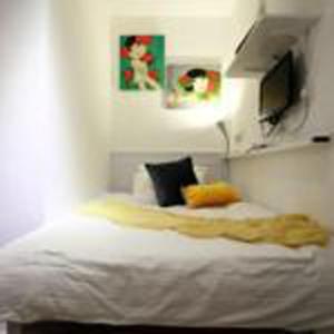 Uma cama ou camas num quarto em Apple lnn Causeway Bay
