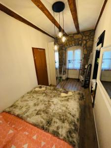 En eller flere senge i et værelse på Apartman Belveder near centar