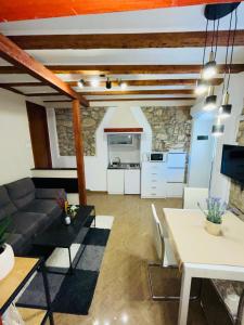 Køkken eller tekøkken på Apartman Belveder near centar