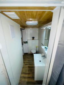 Et badeværelse på Apartman Belveder near centar + 7 billeder