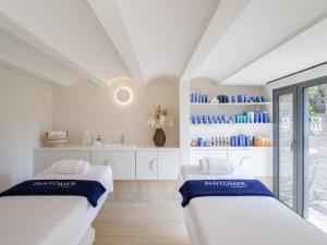 Кровать или кровати в номере Maison Nova - Boutique Hôtel & Spa