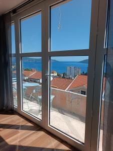Nespecifikovaný výhled na moře nebo výhled na moře při pohledu z apartmánu